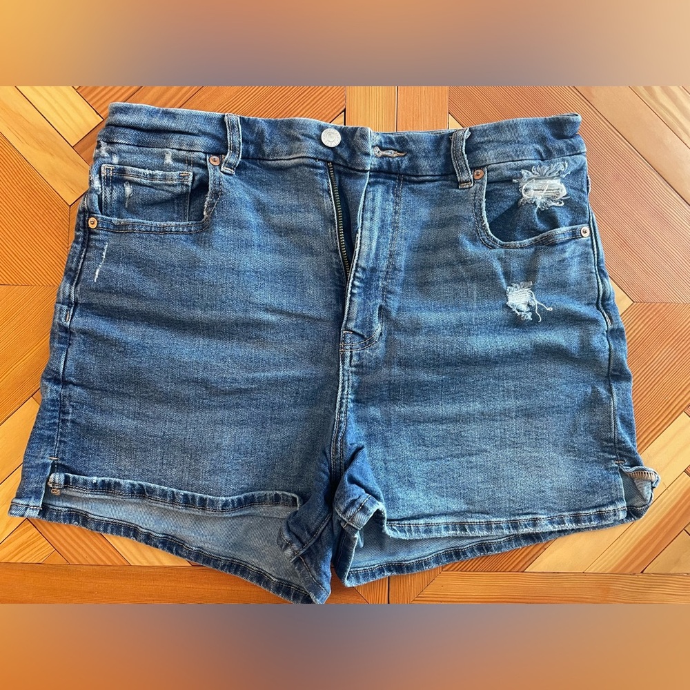American Eagle Stretch Curvy Mom Short